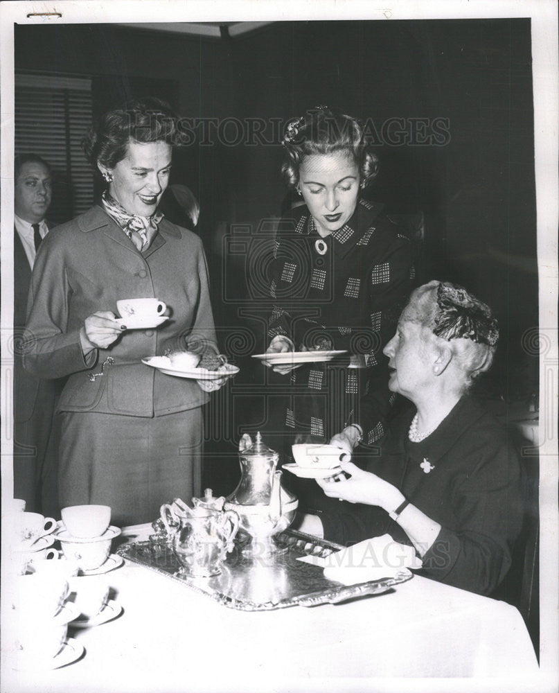 1959 Press Photo luncheon break high style women Grant hospital board Righeimer - Historic Images