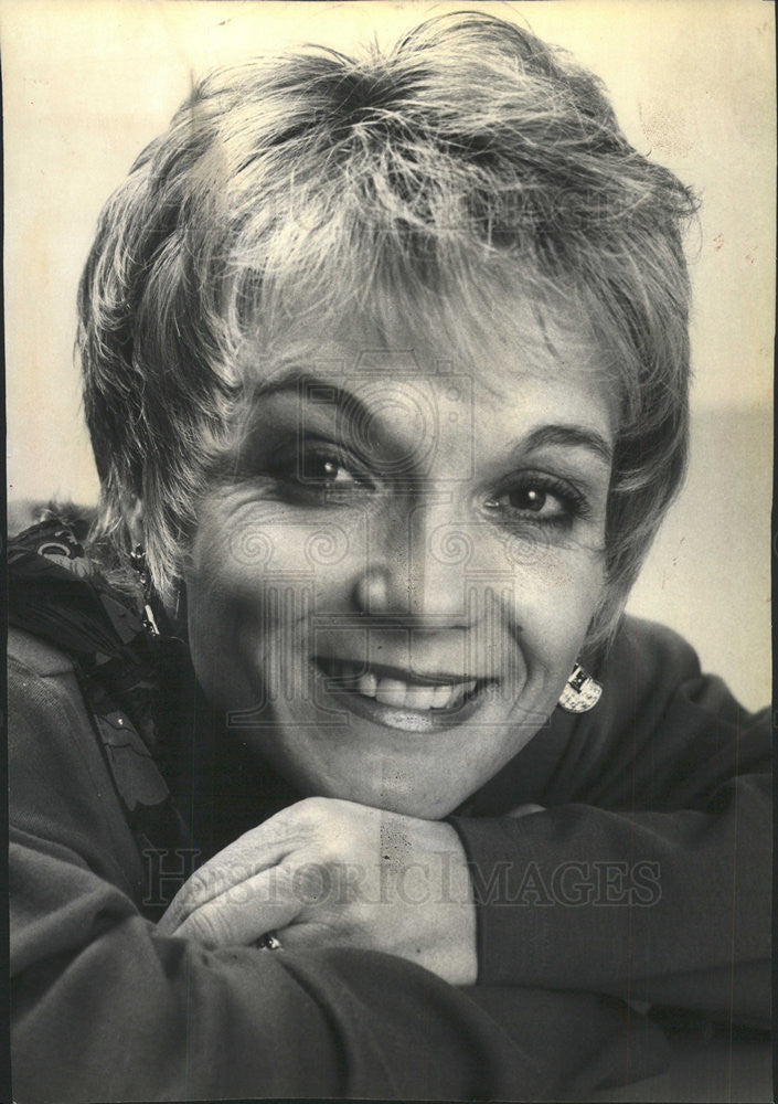 1991 Press Photo Cathy Rigby Olympic Gymnastic Peter Pan Chicago Civic Opera - Historic Images