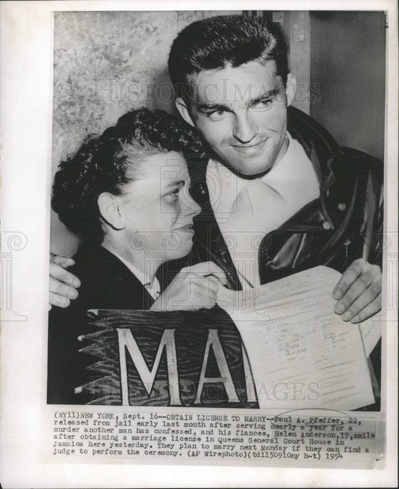 1954 Press Photo Helen Anderson Paul Pfeffer fiancee Queens General Court House - Historic Images