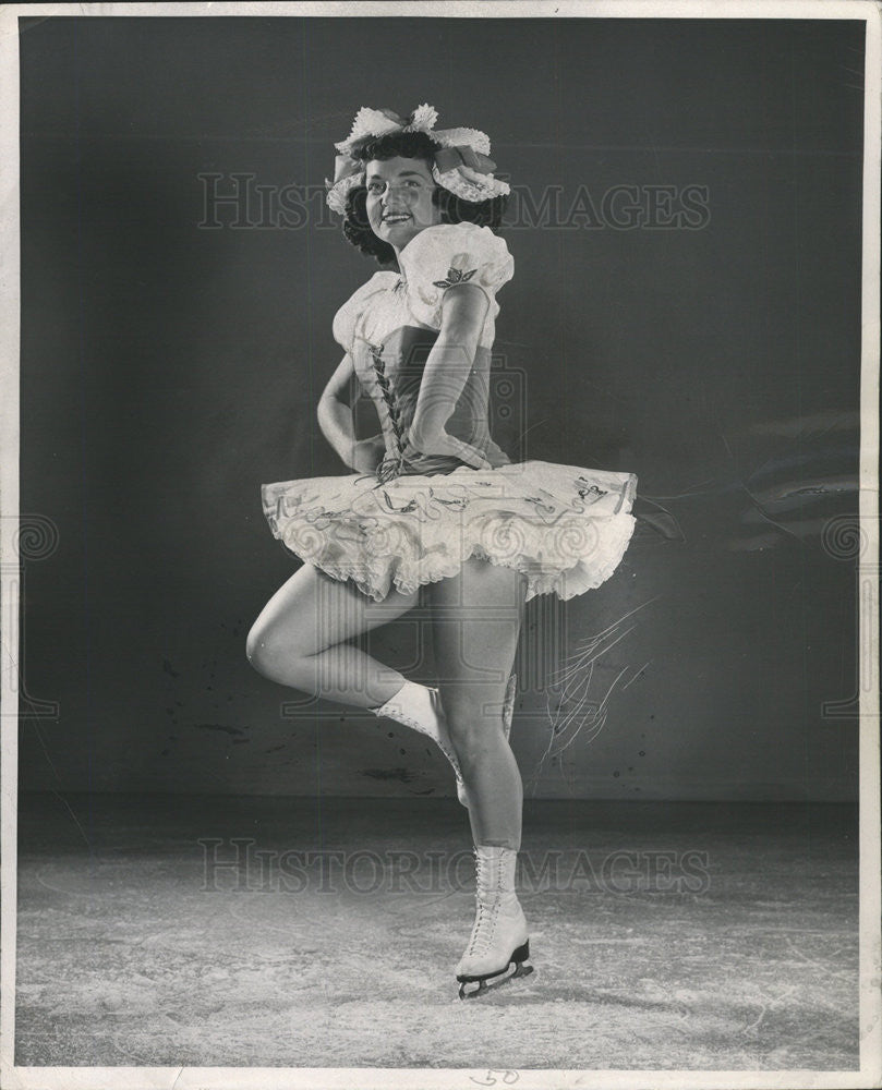 1949 Press Photo Montel Phillips display grace Ice Follies - Historic Images