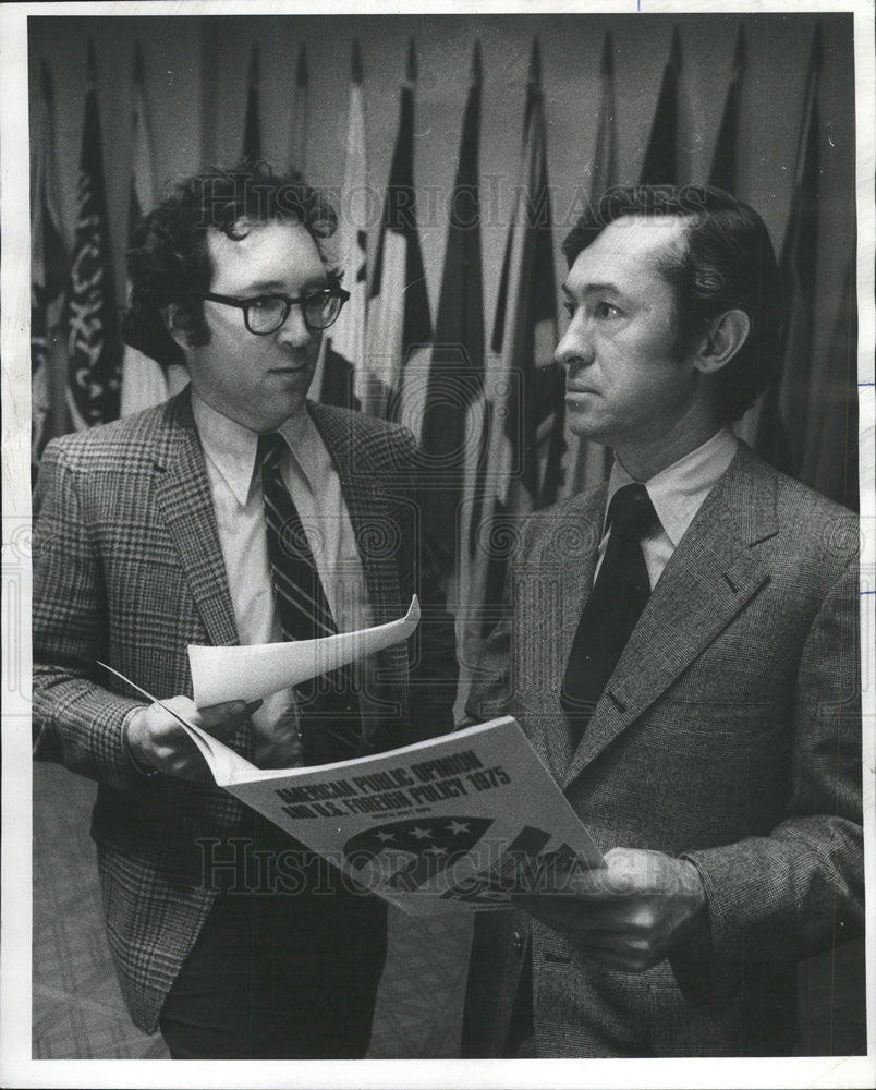 1975 Press Photo Ben Page John Reilly Chicago Arab Japan Europe American Louis - Historic Images