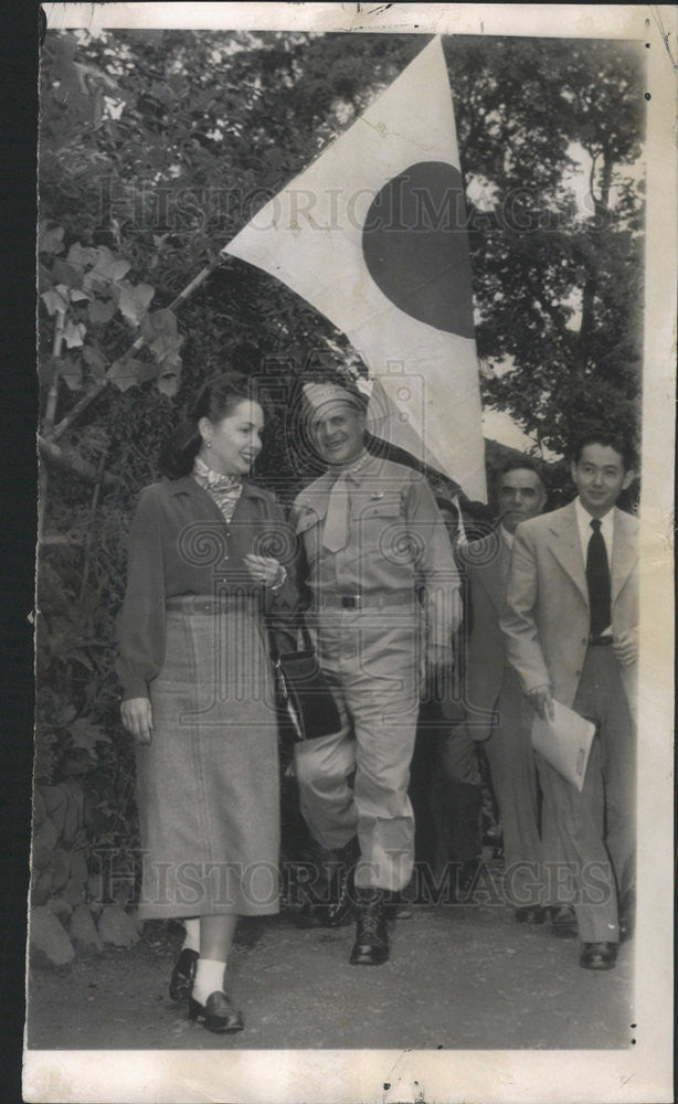 1951 Press Photo Japanese Flag steps Fen Ridgway Model Farm Village Nanao Tokyo - Historic Images