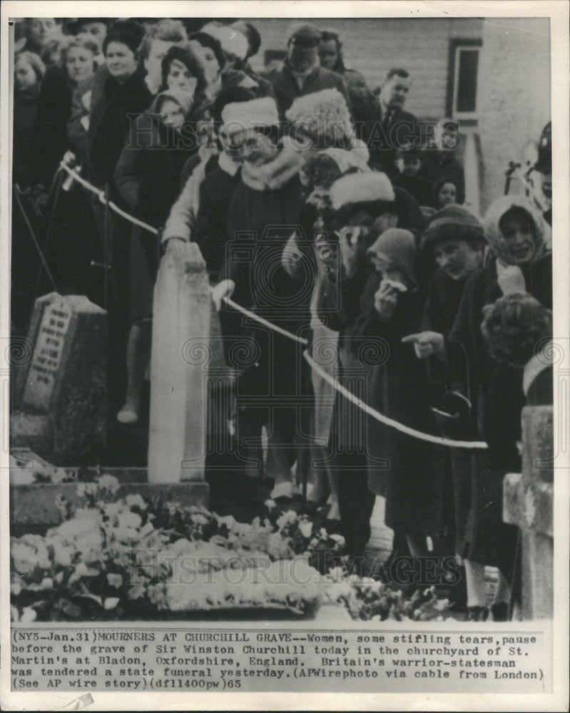 1965 Press Photo Sir Winston Churchill Churchyard Street Martin Bladon Funeral - Historic Images