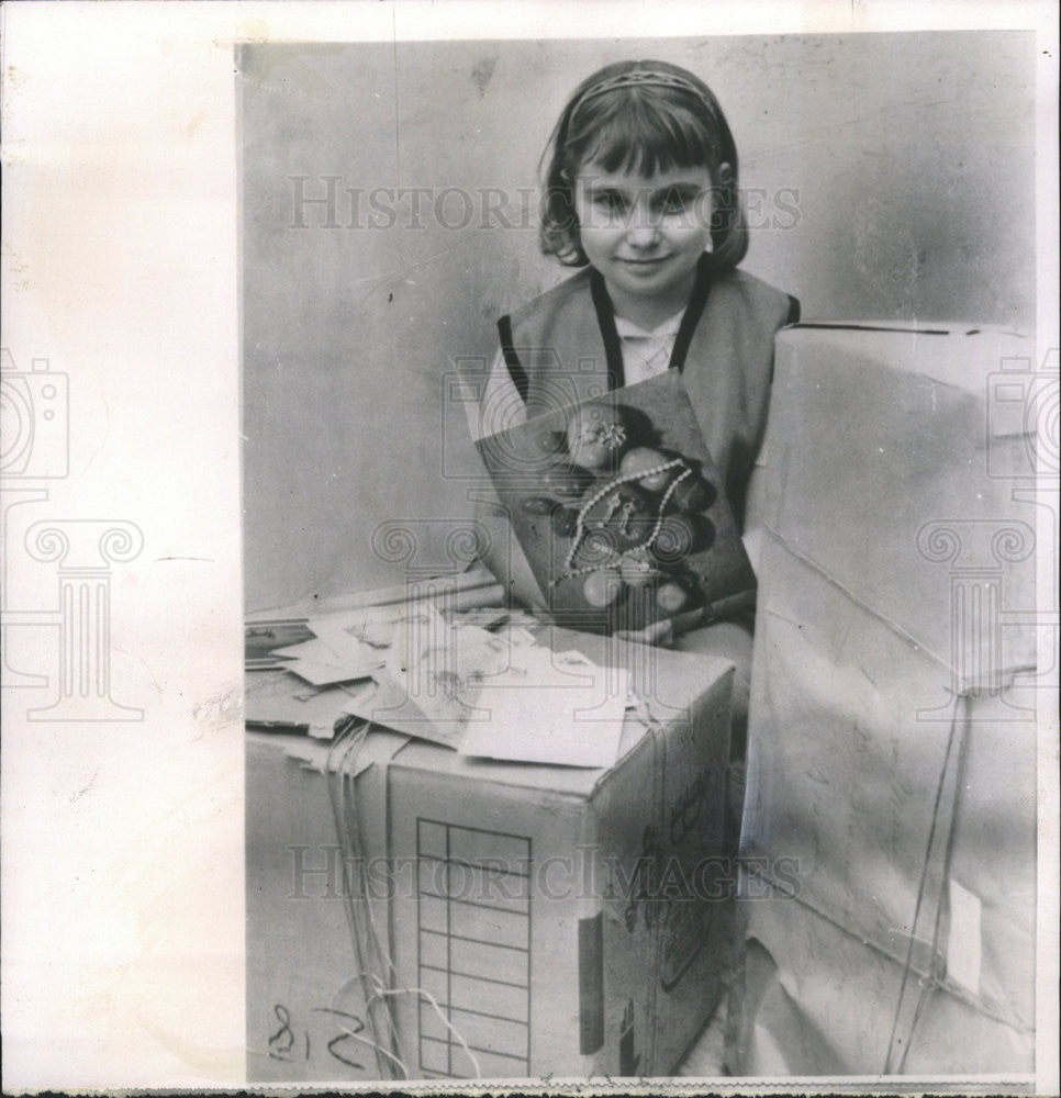 1963 Press Photo Dorothy Christmas Dorothy Ridgway Teletype - Historic Images