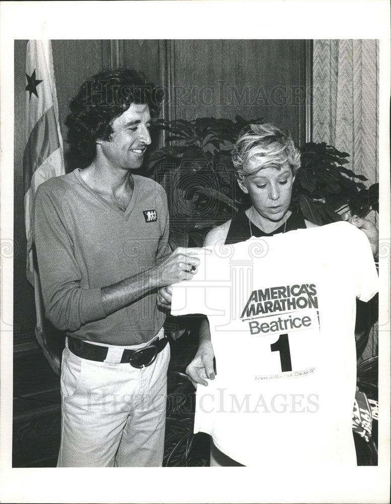 1980 Press Photo Marathoner Frank Shorter Chicago American Mayor Byrne Boys - Historic Images