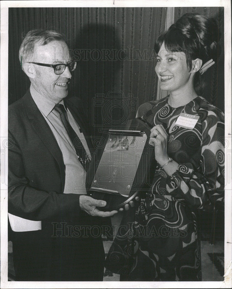 1970 Press Photo Linda Rockey UPI ILL Newspaper Editors award Hunger Chicago - Historic Images