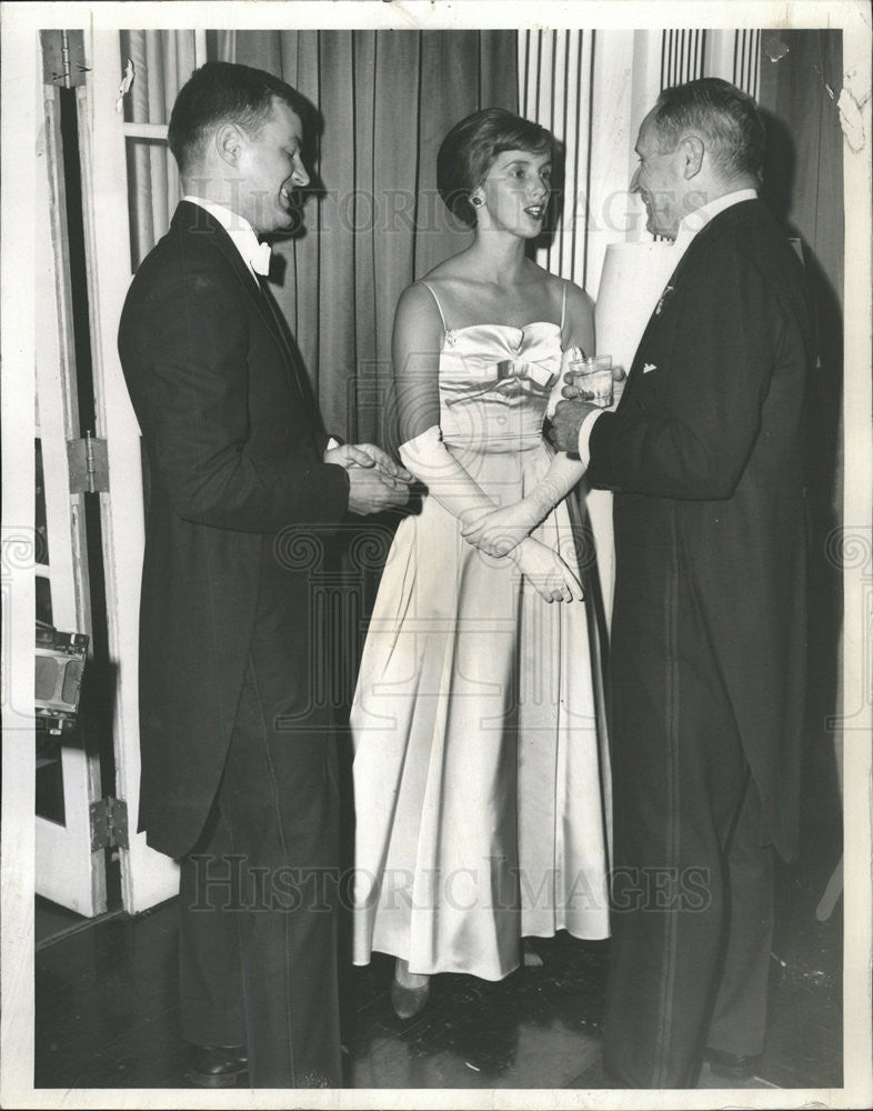 1960 Press Photo  Mr. and Mrs. Bernard Rogers, the Consular Ball at the Drake - Historic Images