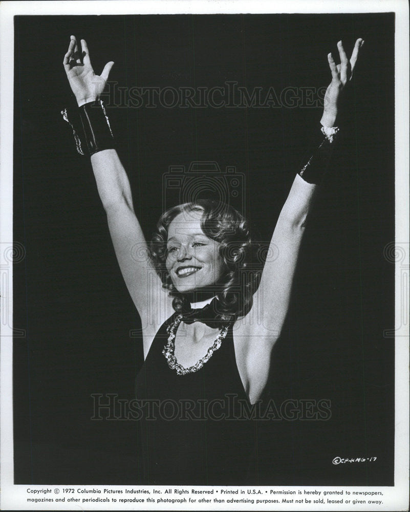 1972 Press Photo The King Of The Mountian&#39;s Julie Anne Robinson Holding Arms Up - Historic Images