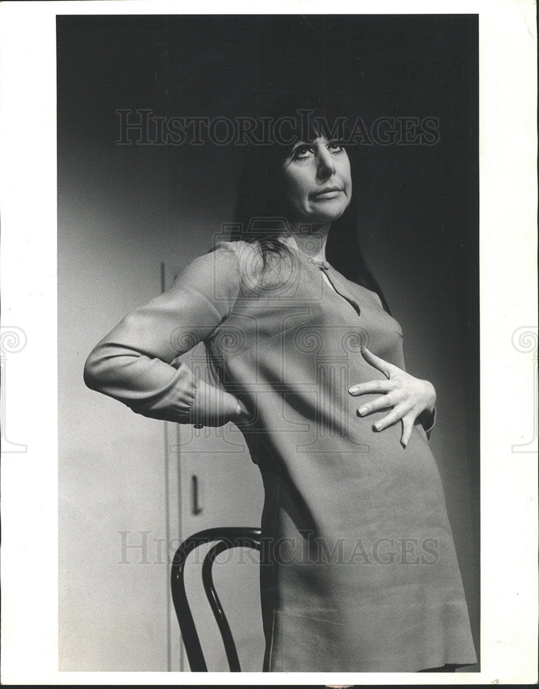 1969 Press Photo Carol Robinson Actress Peace Serenity Tokyo Rose Second City - Historic Images