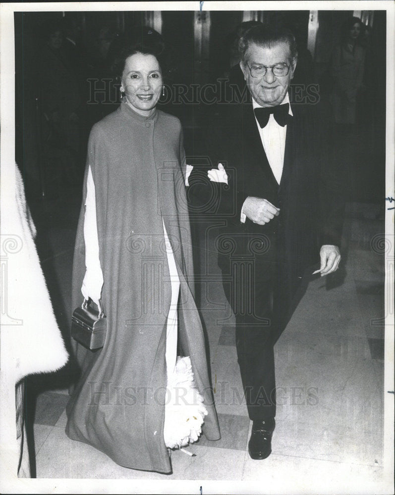 1974 Press Photo Mr and Mrs.Eugene Simon Handsome Couple Opera Sellout Collins - Historic Images