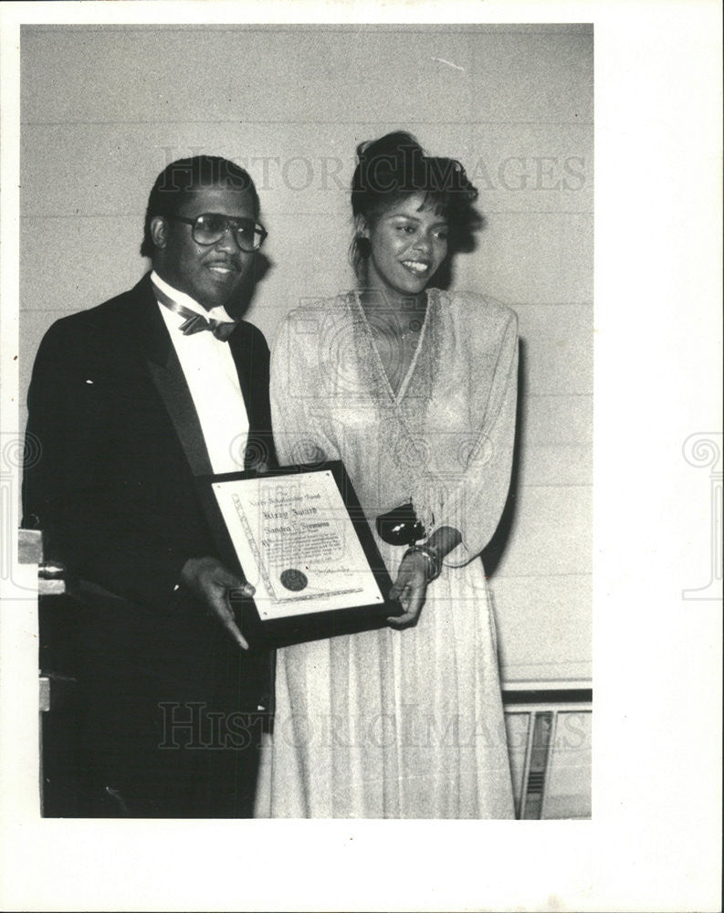 1975 Press Photo Sandra Simmons Kizzi Award Distinguished Academic Alexander - Historic Images