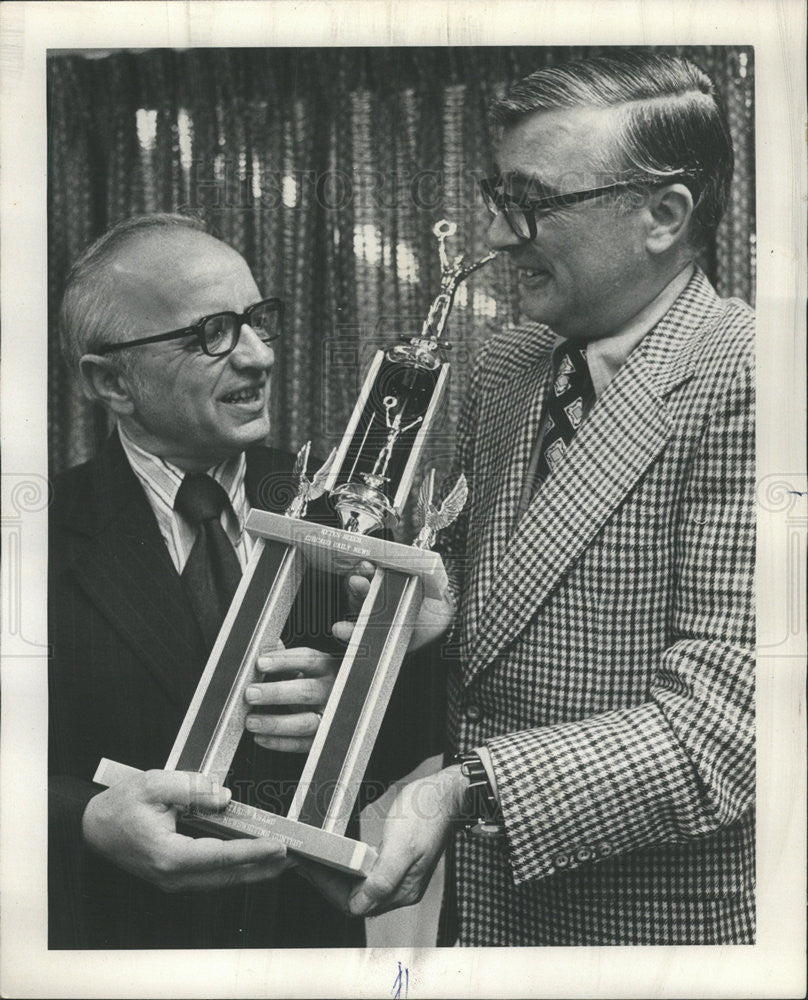 1975 Press Photo Nicholas Schuman Daily News Editor - Historic Images