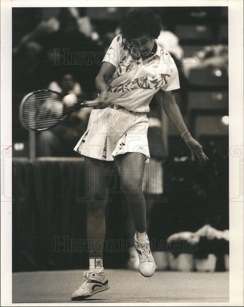 1991 Press Photo Pam Shriver Pounds Meredith McGrath Virginia Pavilion - Historic Images