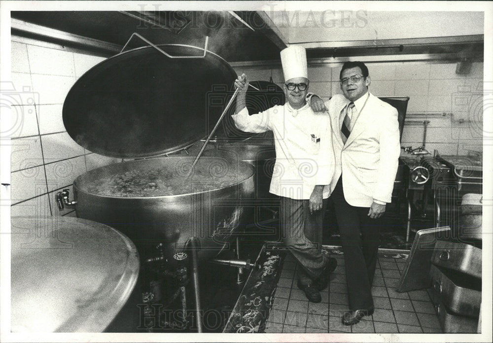 1978 Press Photo Martin Schultz &amp; Chef Al  W/ Stew @ Hardware Show McCormick Pl - Historic Images