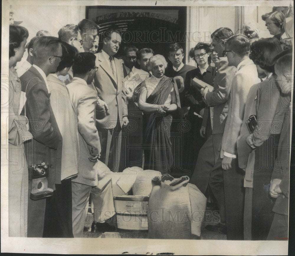 1951 Press Photo Pandit Indian Ambassador Embassy Ceremony Grain Gift - Historic Images