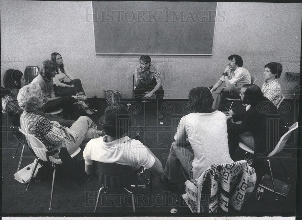 1974 Press Photo John Schultz Chairman Writing department - Historic Images