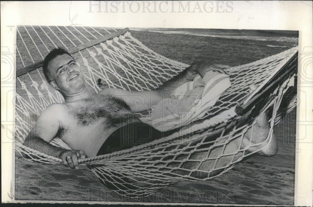 1959 Press Photo Michigan Gov Mennen Williams Hamcock Darado Beach Hotel Snap - Historic Images