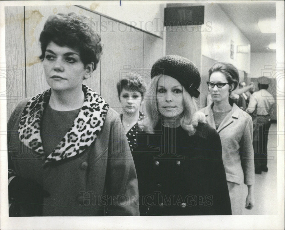 1969 Press Photo  Mrs. Joan Nelson, Pro&#39;s Sister for Chicago Mayor - Historic Images