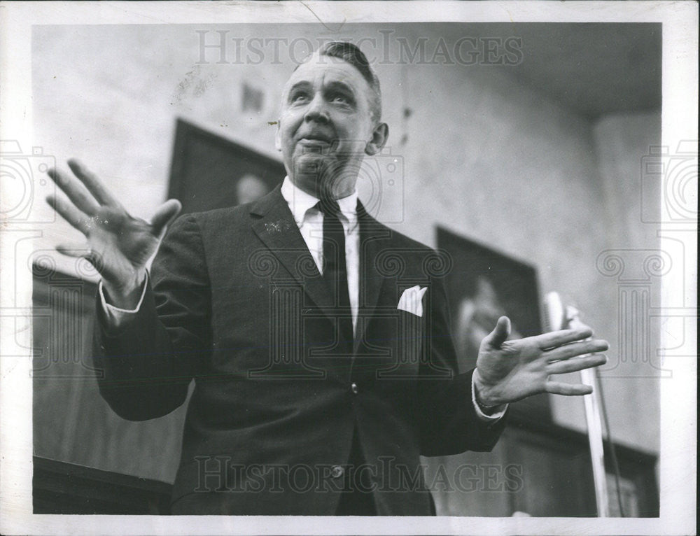 1960 Press Photo Delivered John Ritchie Ill Dean NU Opening Address Mike - Historic Images