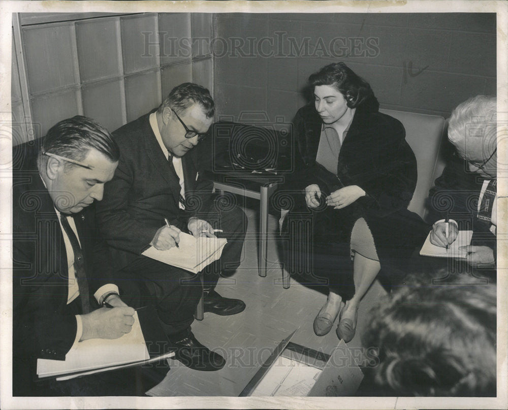 1962 Press Photo Katherine McGinnis Widow Man Dead Riverdale Dep. Coroner Dohm - Historic Images