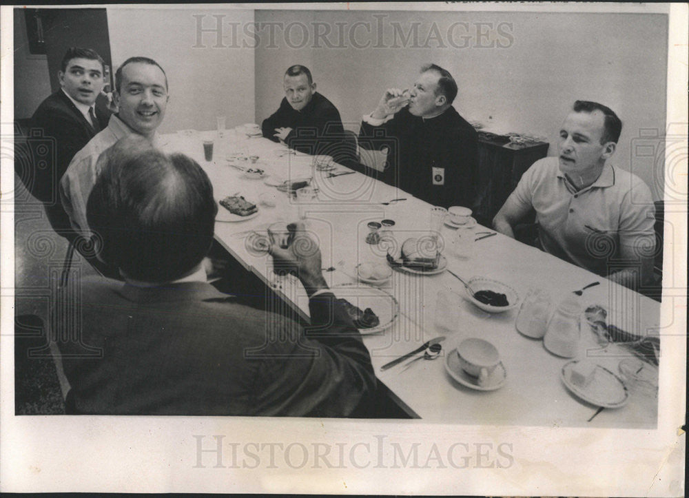 1965 Press Photo McDivitt White NASA Officials Priests UPI Breakfast James - Historic Images