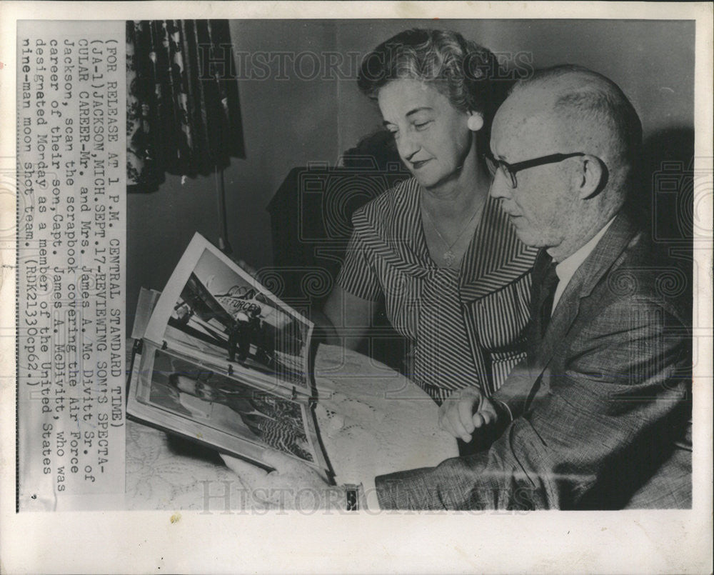 1962 Press Photo Mr. James A. McDivitt Sr. Capt. James McDivitt NASA Astronaut - Historic Images