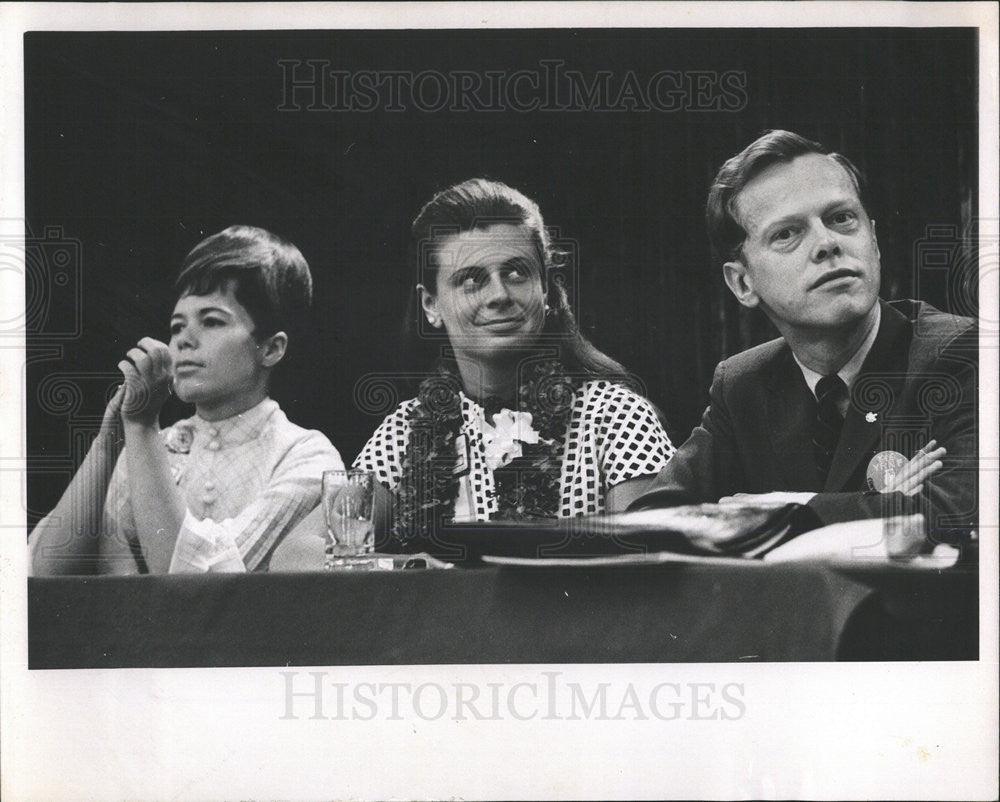 1969 Press Photo Jeanne Hughes Assistant Secretary Ann Morton Jack McDonald - Historic Images