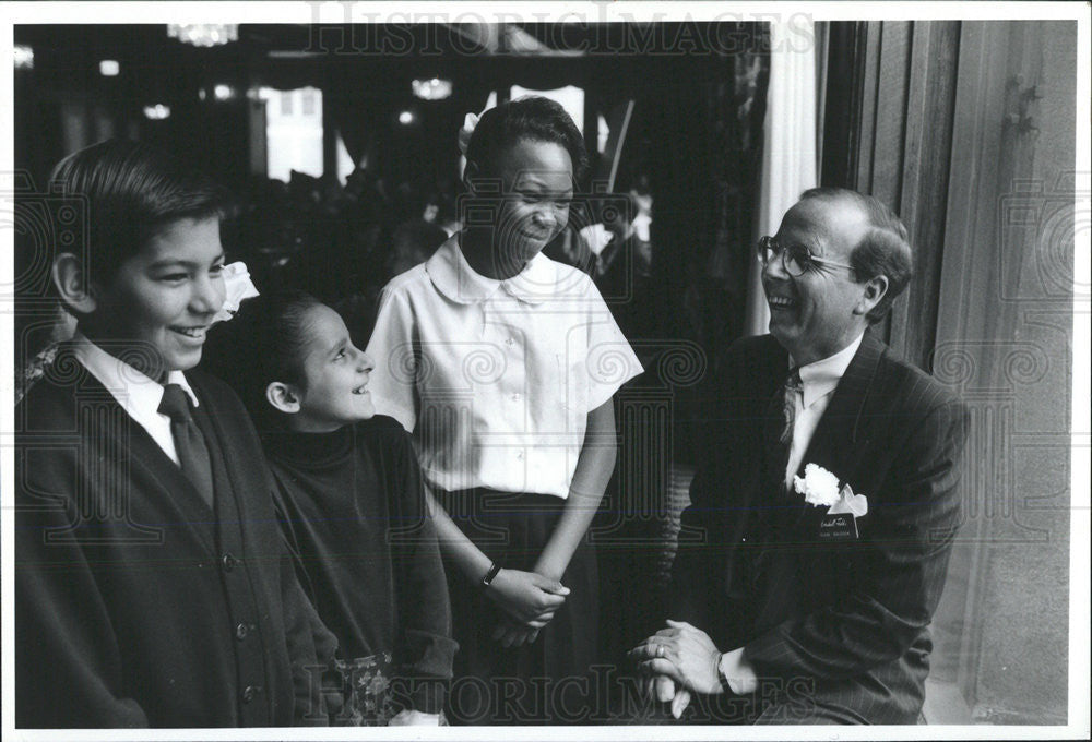 1993 Press Photo Dan Skoda President Marshall Fields Neighborhood Arts Grants - Historic Images