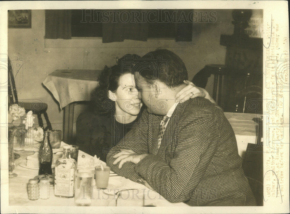 1938 Press Photo A Couple Looking At Each Others Eyes - Historic Images