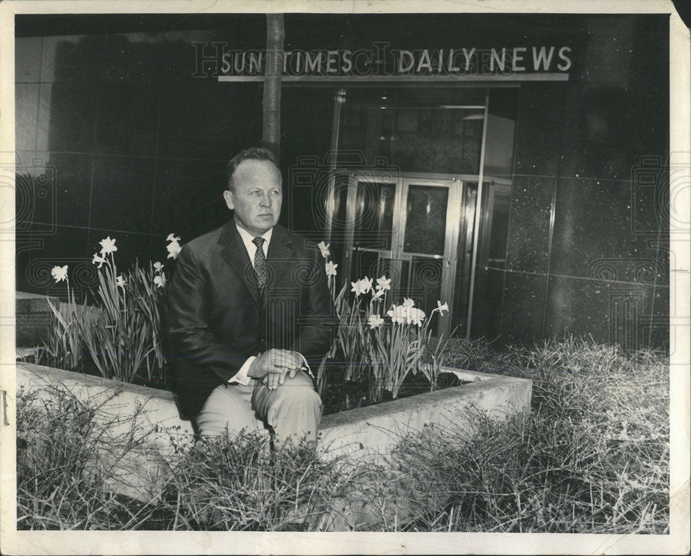 1962 Press Photo George Weller Pulitzer Prize winning correspondent - Historic Images