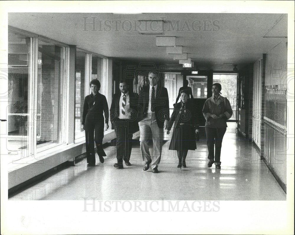 1983 Press Photo Homewood-Flossmoor High School  Principal Charles W. Smith - Historic Images