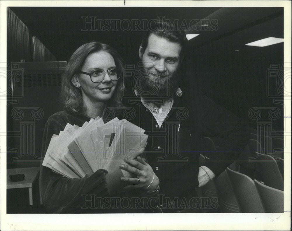 1984 Press Photo Kathy Terrence Tontlewicz Nation Cards Jimmy Well Wishers - Historic Images