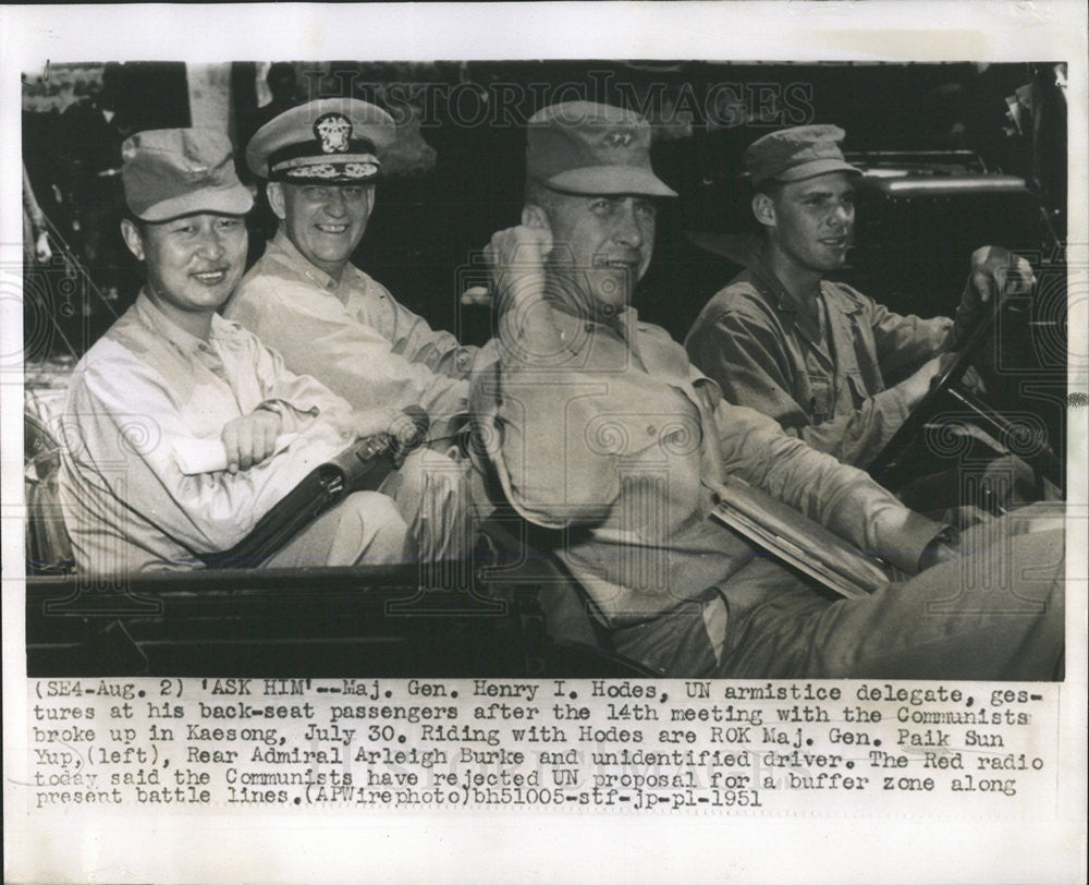 1951 Press Photo Major General Henry Hodes UN Armistice delegate seat passengers - Historic Images