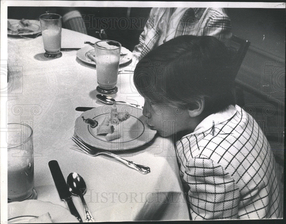 1968 Press Photo Children Fashion Show Lunch Scott Newberger Drake Hotel - Historic Images