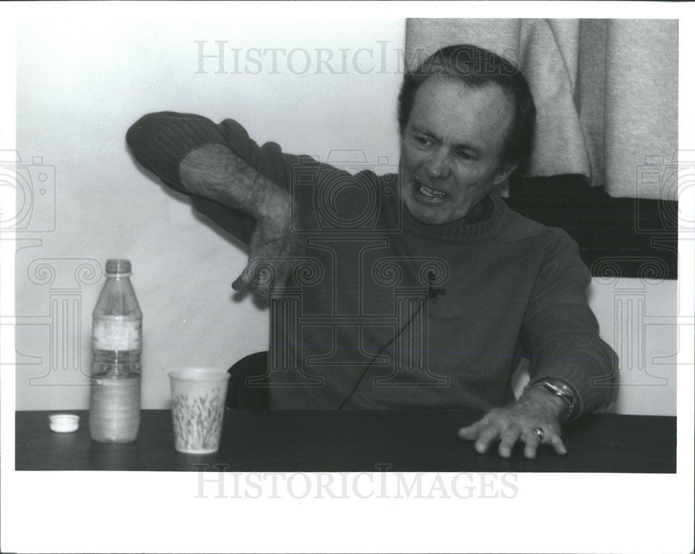 1992 Press Photo Brooklyn Hubert Selby Author Colombia College Student Speak - Historic Images