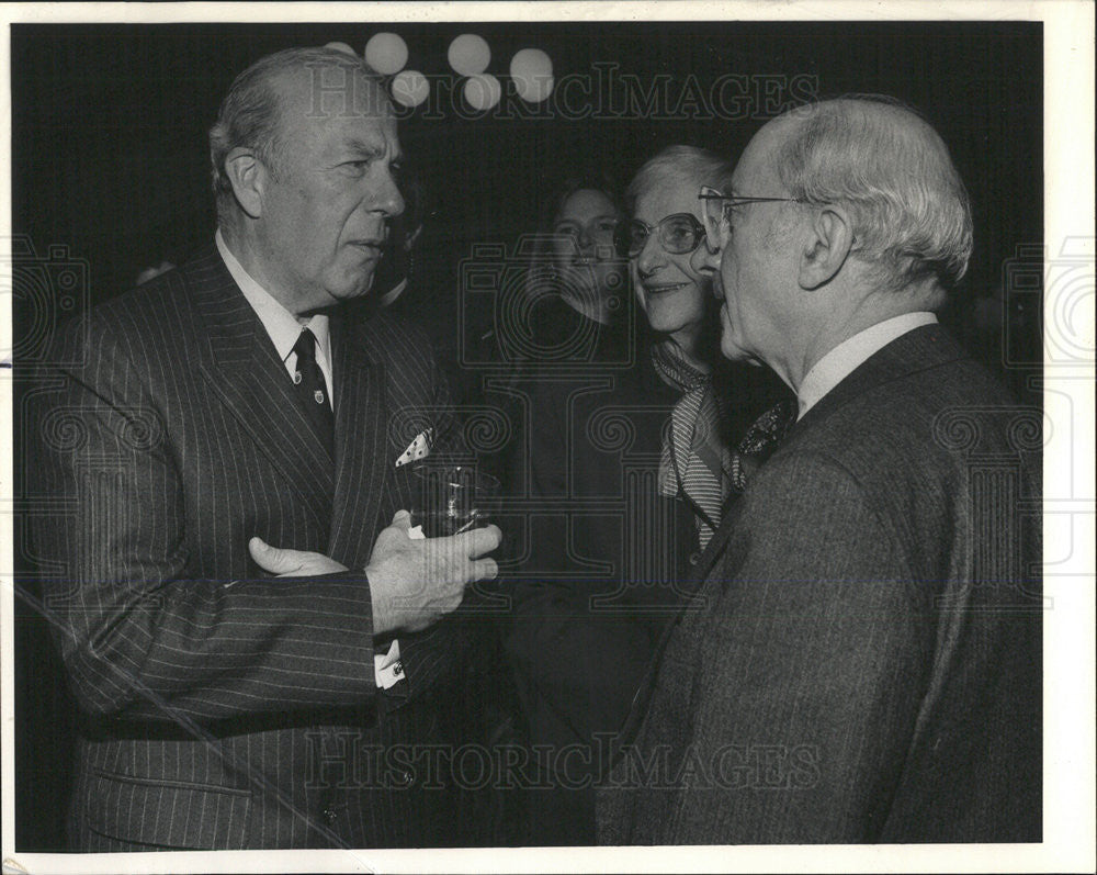 1986 Press Photo Secretary of State George P Schultz Edward H Levi Univ Chicago - Historic Images