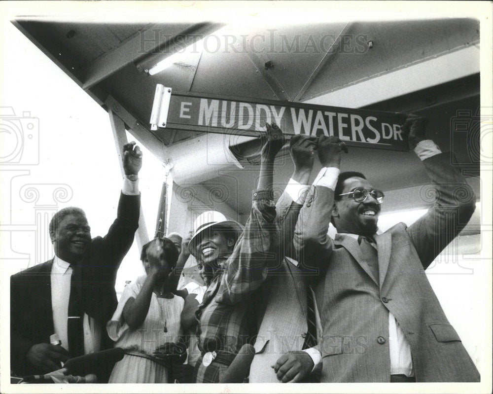 1985 Press Photo Mayor Harold Washington, Alderman Tillman, Rush &amp; Marva Waters - Historic Images