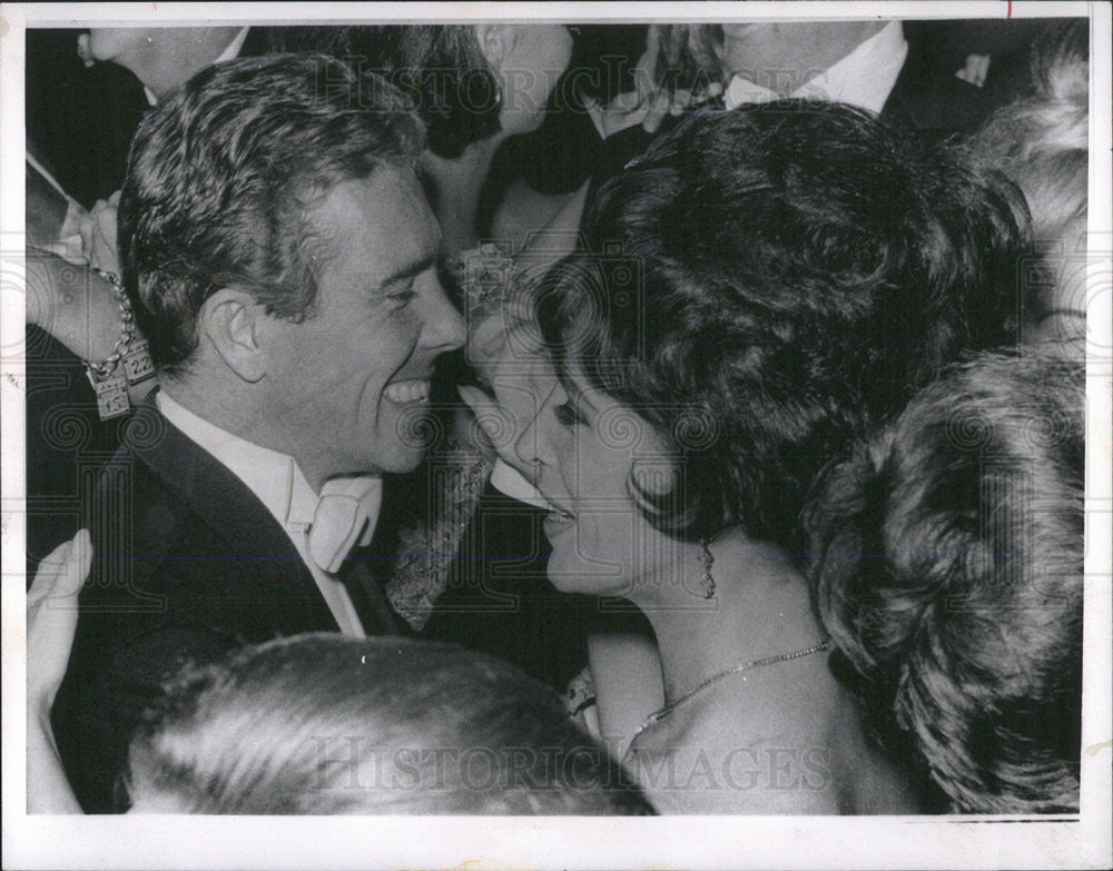 1965 Press Photo Lord Snowdon Dances with Mrs. Bill Welsh at WAIF Ball - Historic Images