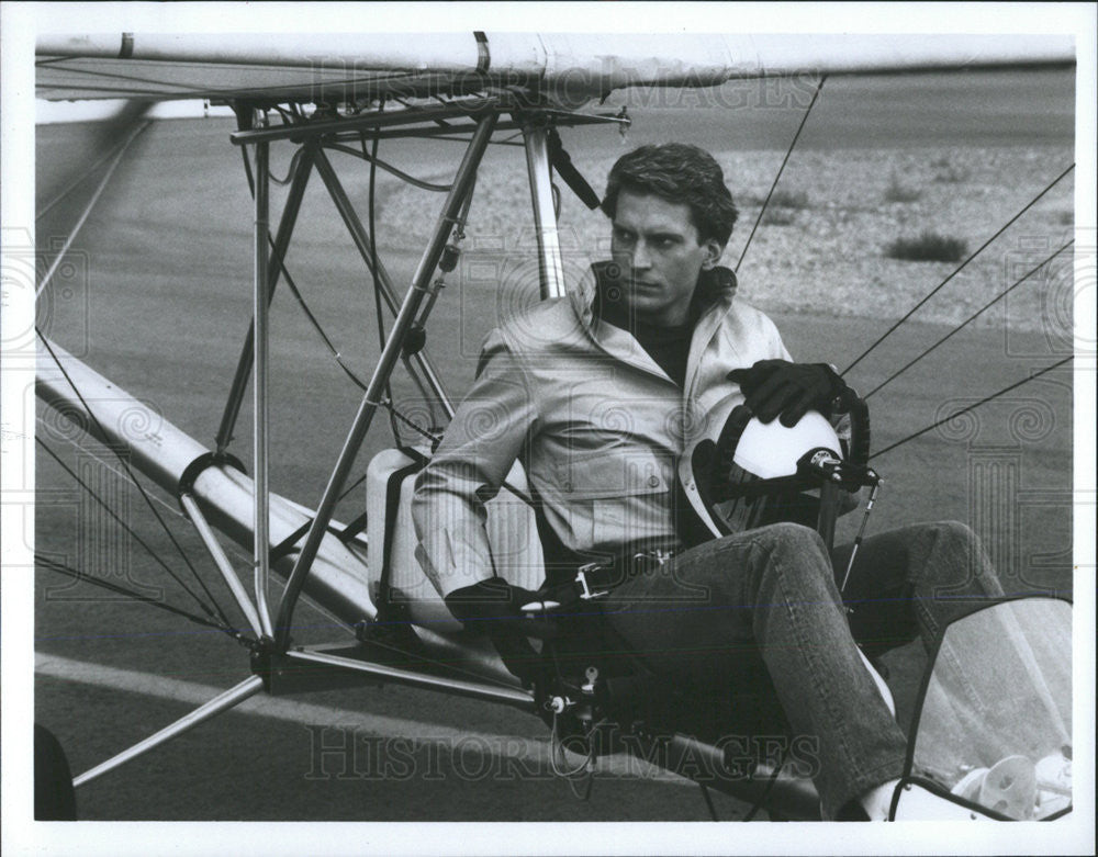 1985 Press Photo Jesse Mach Fire Wind Street Hawk ABC Television - Historic Images