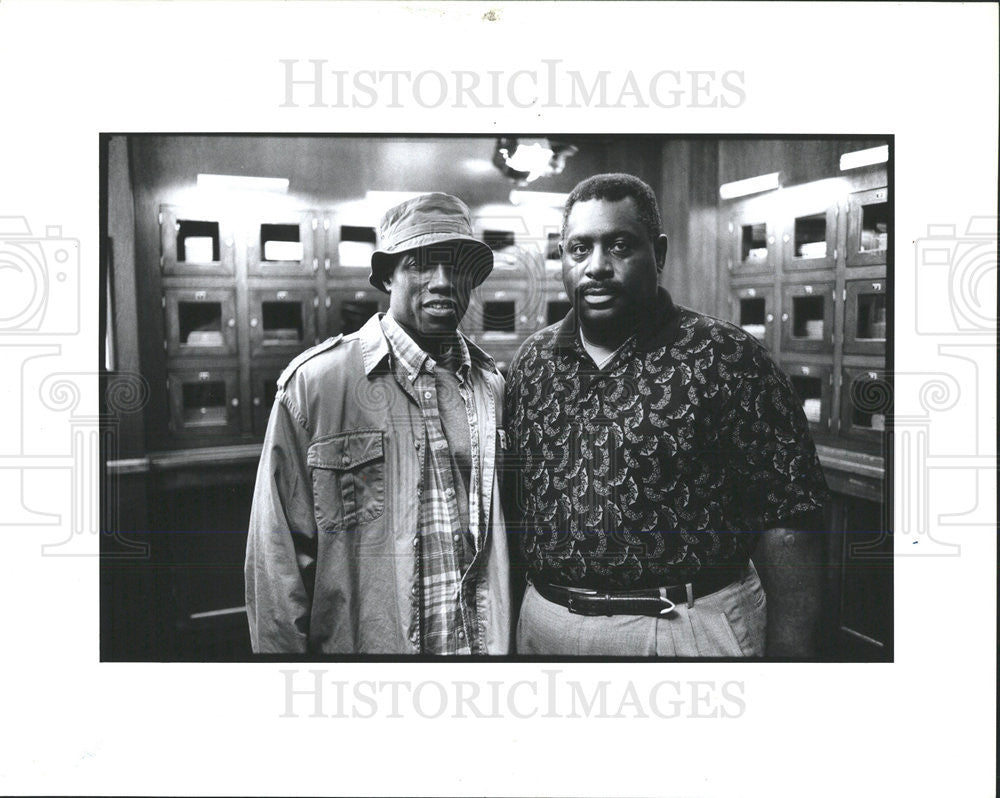 1997 Press Photo Actor Wesley Snipes and Cook County Deputy Lorenzo Clemons - Historic Images