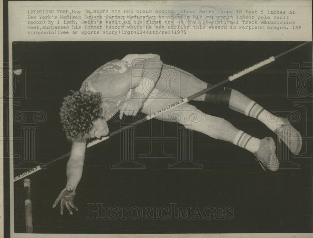 1975 Press Photo Steve Smith (Pole Vault) - Historic Images