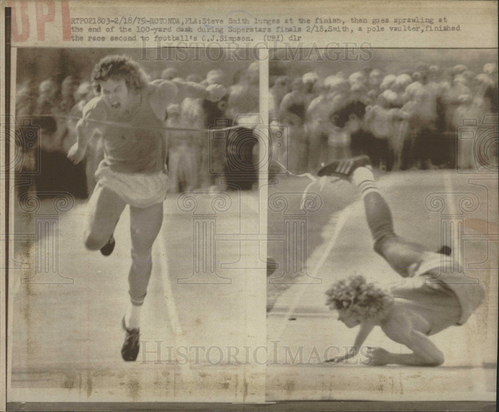 1975 Press Photo Steve Smith lunges at the finish then goes sprawling at the end - Historic Images