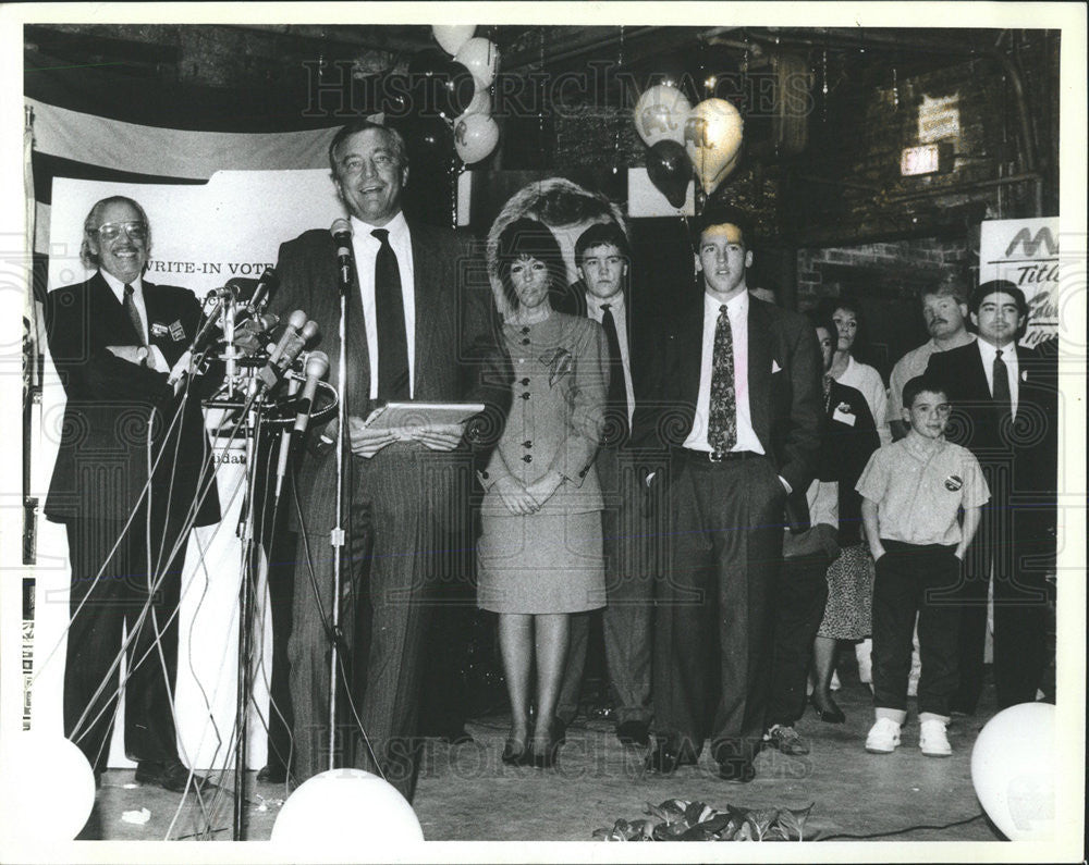 1989 Press Photo Edward B. Vrdolyak Chicago Republican Mayoral Candidate - Historic Images