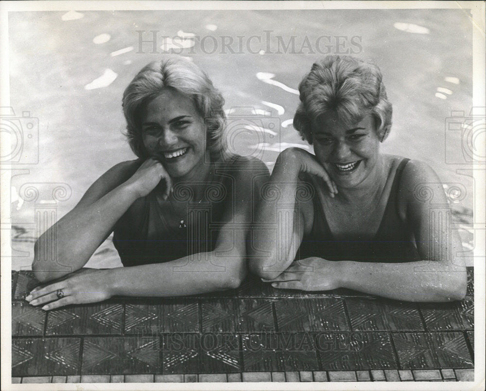 1961 Press Photo Cynthia B. Simecek and Kathryn Simecek - Historic Images