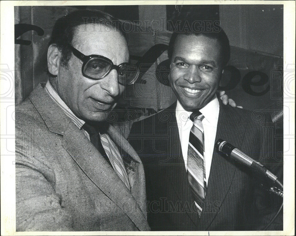 1985 Press Photo Sun-Times Columnist Irv Kupcinet and Gayle Sayers - Historic Images