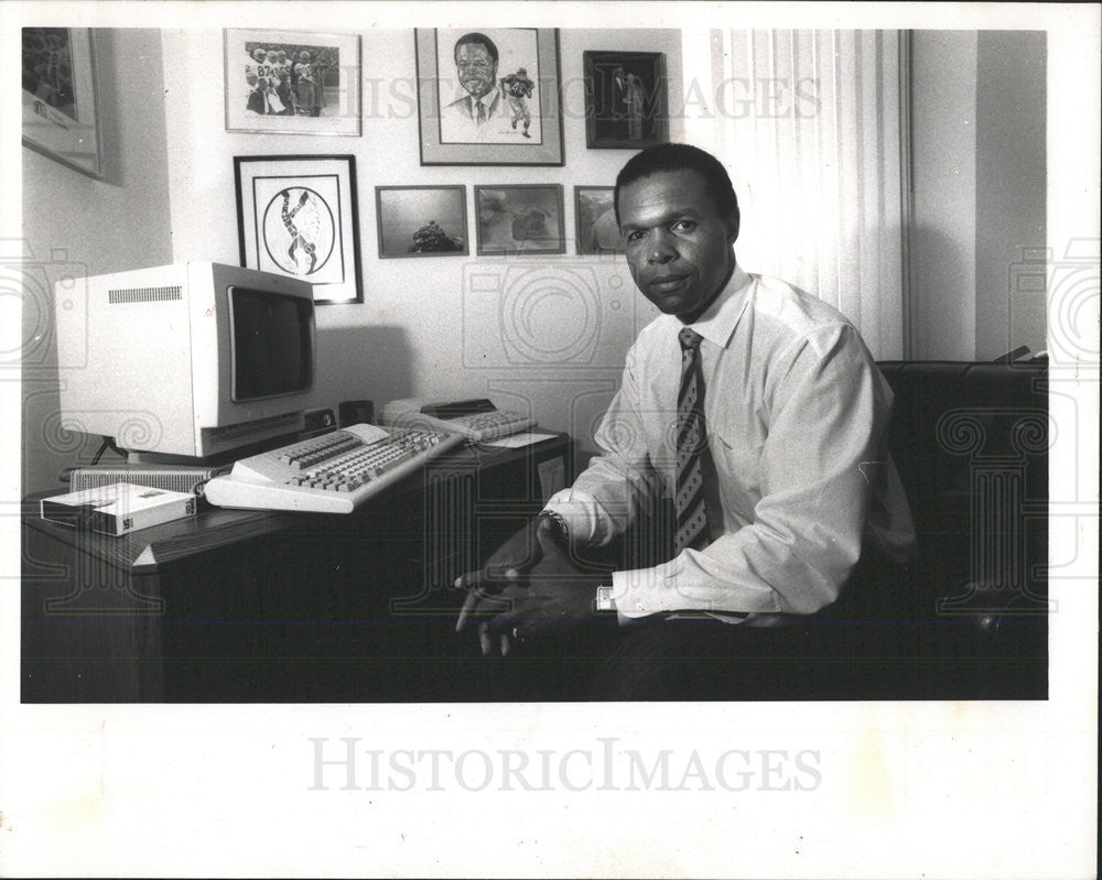 1989 Press Photo Chicago Bears/Football/Gale Sayers/Crest Computer Supply - Historic Images