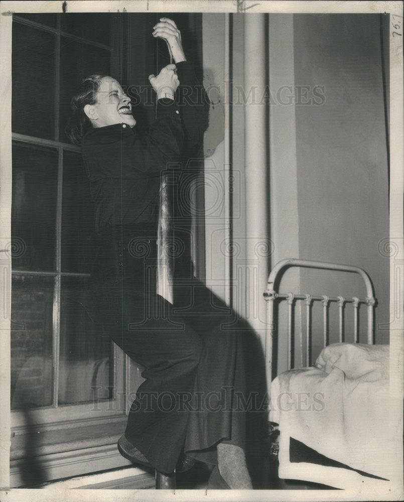 1948 Clang of Bell Sent Virginia Sliding Down Pole like Veteran - Historic Images