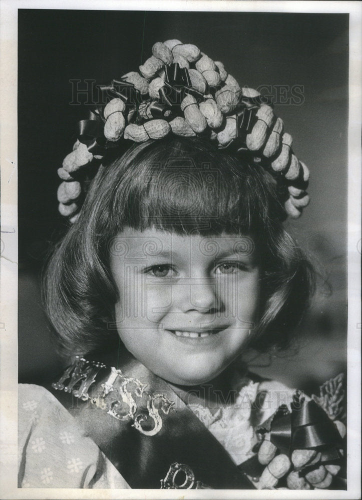 1973 Press Photo Peanuis Christine Martin Riverside Peanut  Chicago Kiwanis Club - Historic Images