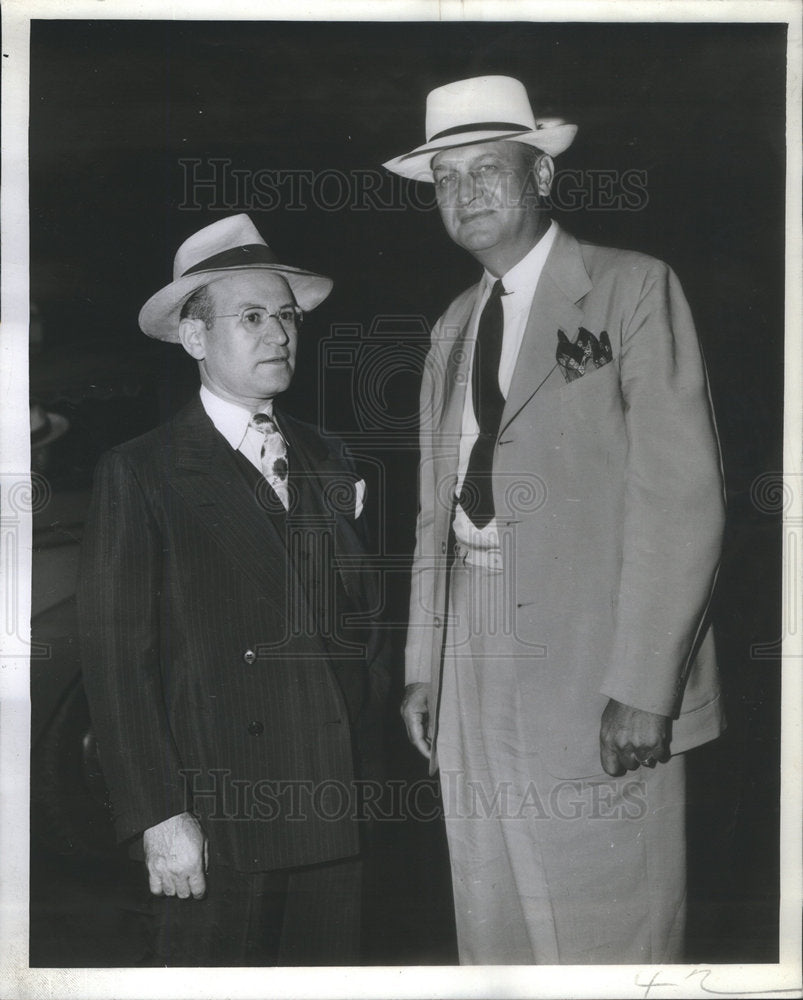 1942 Sen. Lucas was with Barnett Hodes at Grand Central Station-Historic Images