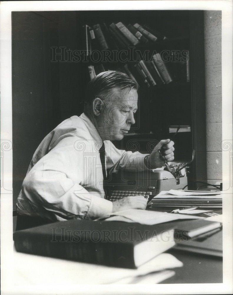 1960 Press Photo Carl Lindstrom Journalism country Executive Hartford Editor - Historic Images